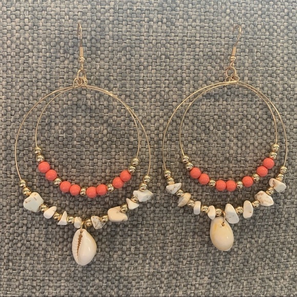 Shell Earrings in Coral/Gold/White NEW - Picture 1 of 2